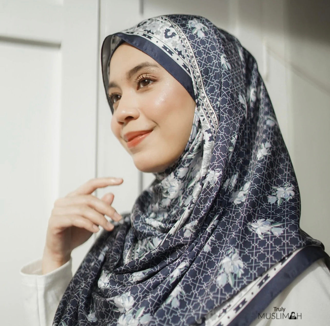 You will be with Whom You Love Series - Shawl Set