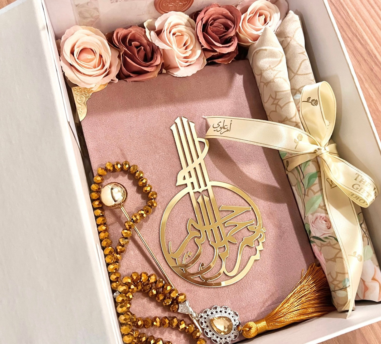 A Gift of Sacred Knowledge - Velvet Quran in Soft Berry (Arabic-English) & Satin Prayer Mat
